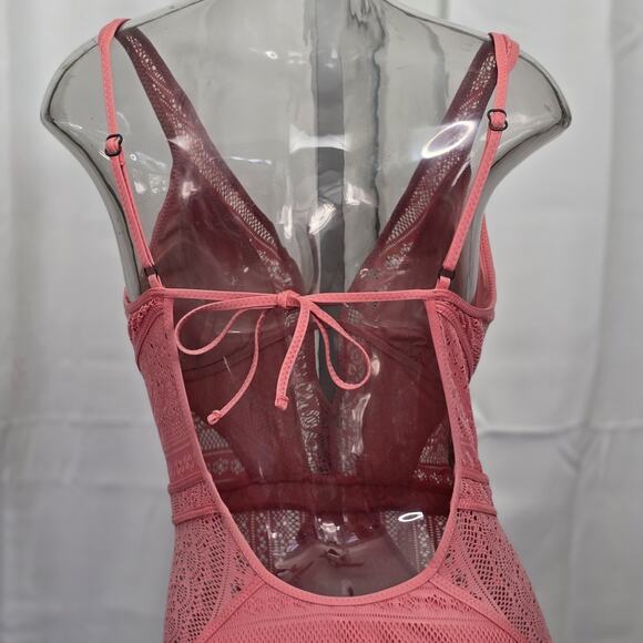 Becca Color Play Crochet Cut Out One Piece Swimsuit Pink Size M - Picture 6 of 9